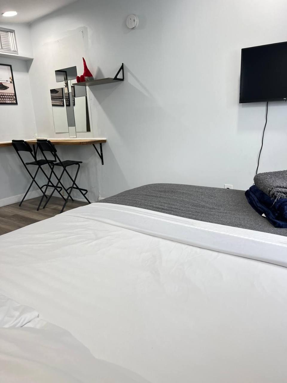Work, Rest And Play: Wifi, Tv And Backyard Bliss Leilighet North Miami Beach Eksteriør bilde