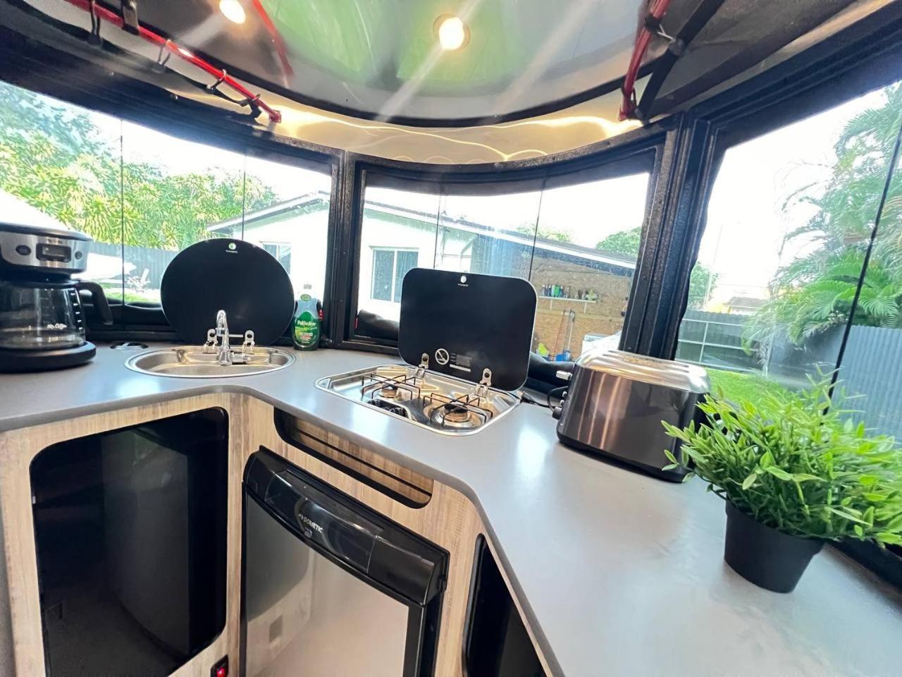 Work, Rest And Play: Wifi, Tv And Backyard Bliss Leilighet North Miami Beach Eksteriør bilde