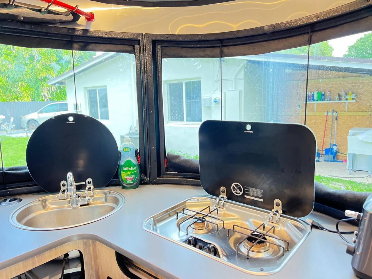 Work, Rest And Play: Wifi, Tv And Backyard Bliss Leilighet North Miami Beach Eksteriør bilde