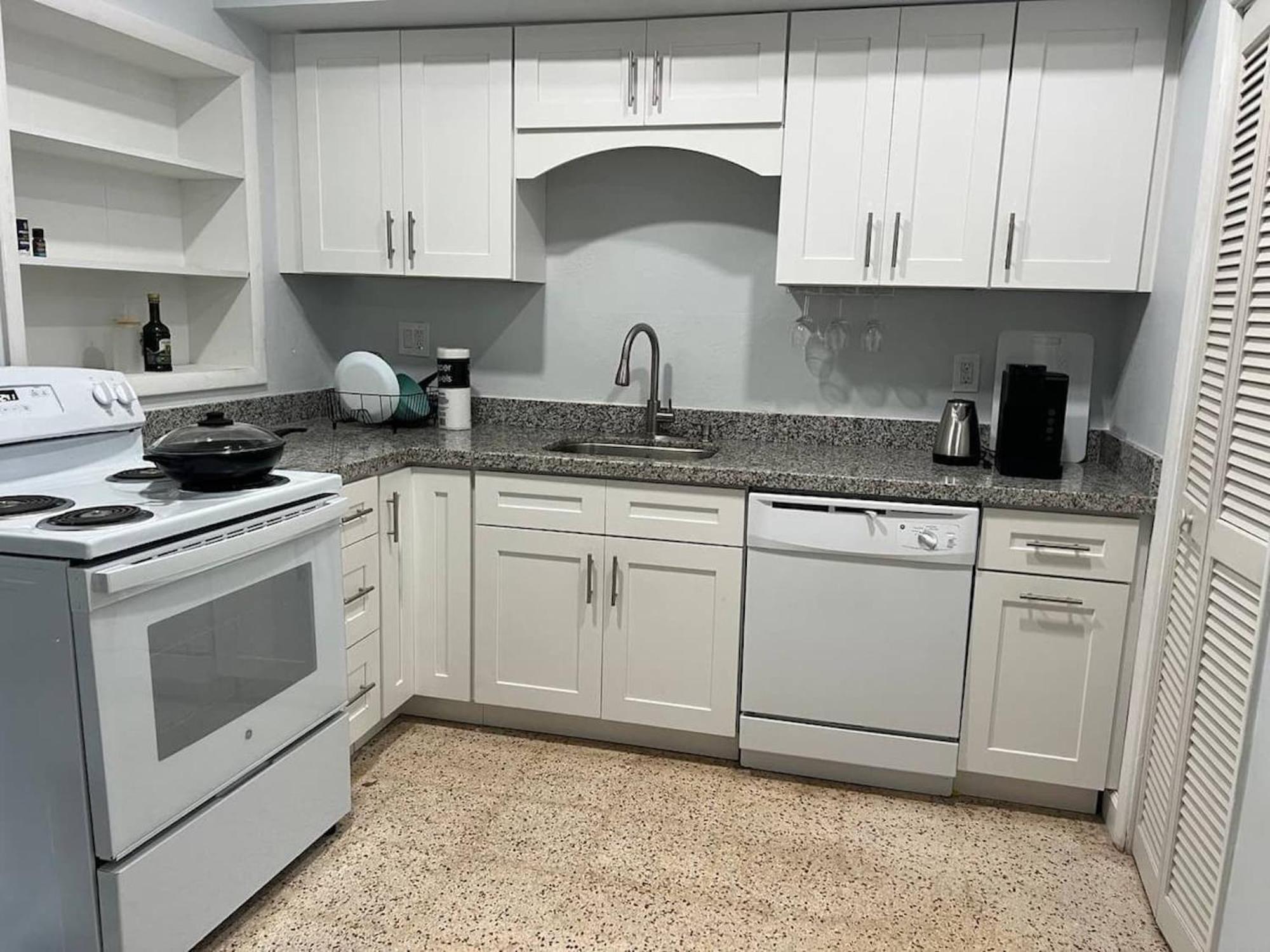 Work, Rest And Play: Wifi, Tv And Backyard Bliss Leilighet North Miami Beach Eksteriør bilde